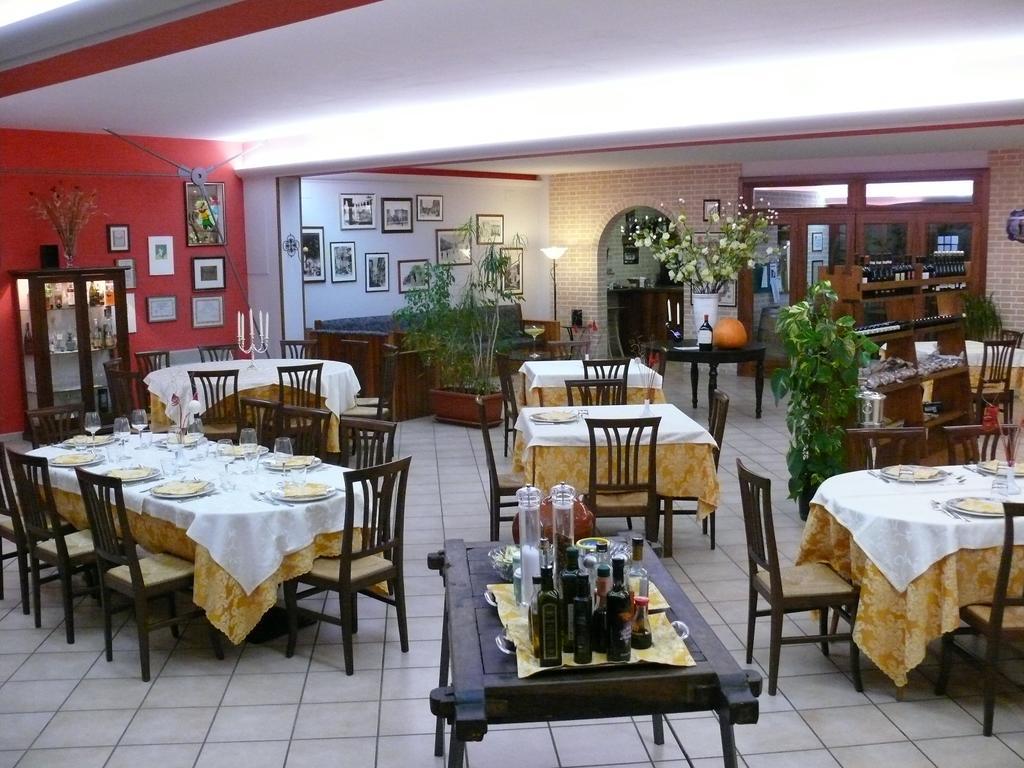 Due Torri Hotel San Severino Marche Exterior foto