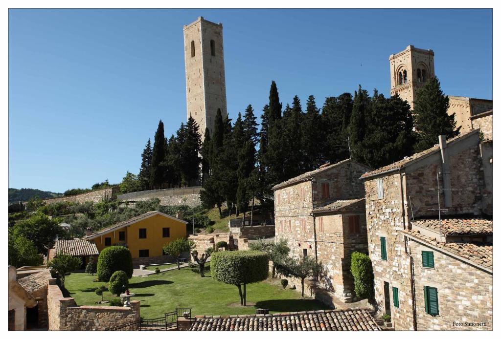 Due Torri Hotel San Severino Marche Exterior foto