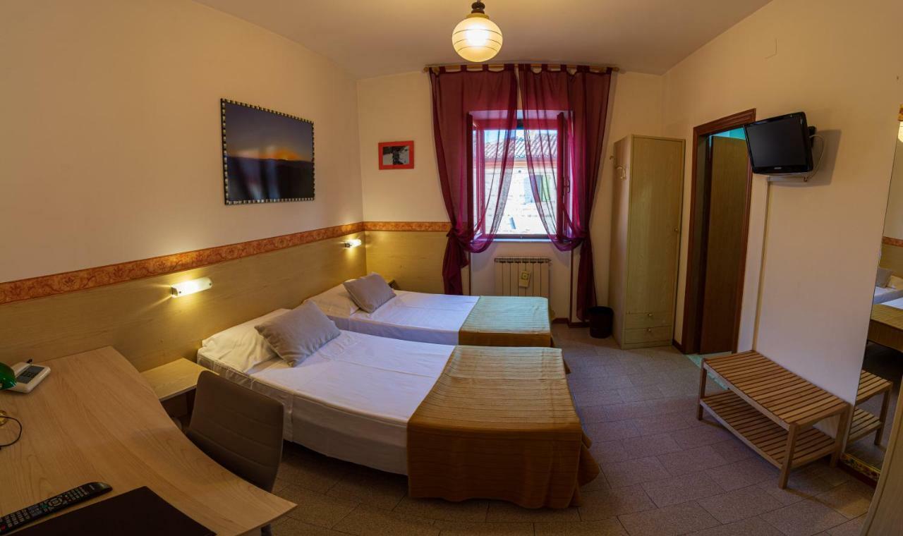 Due Torri Hotel San Severino Marche Exterior foto